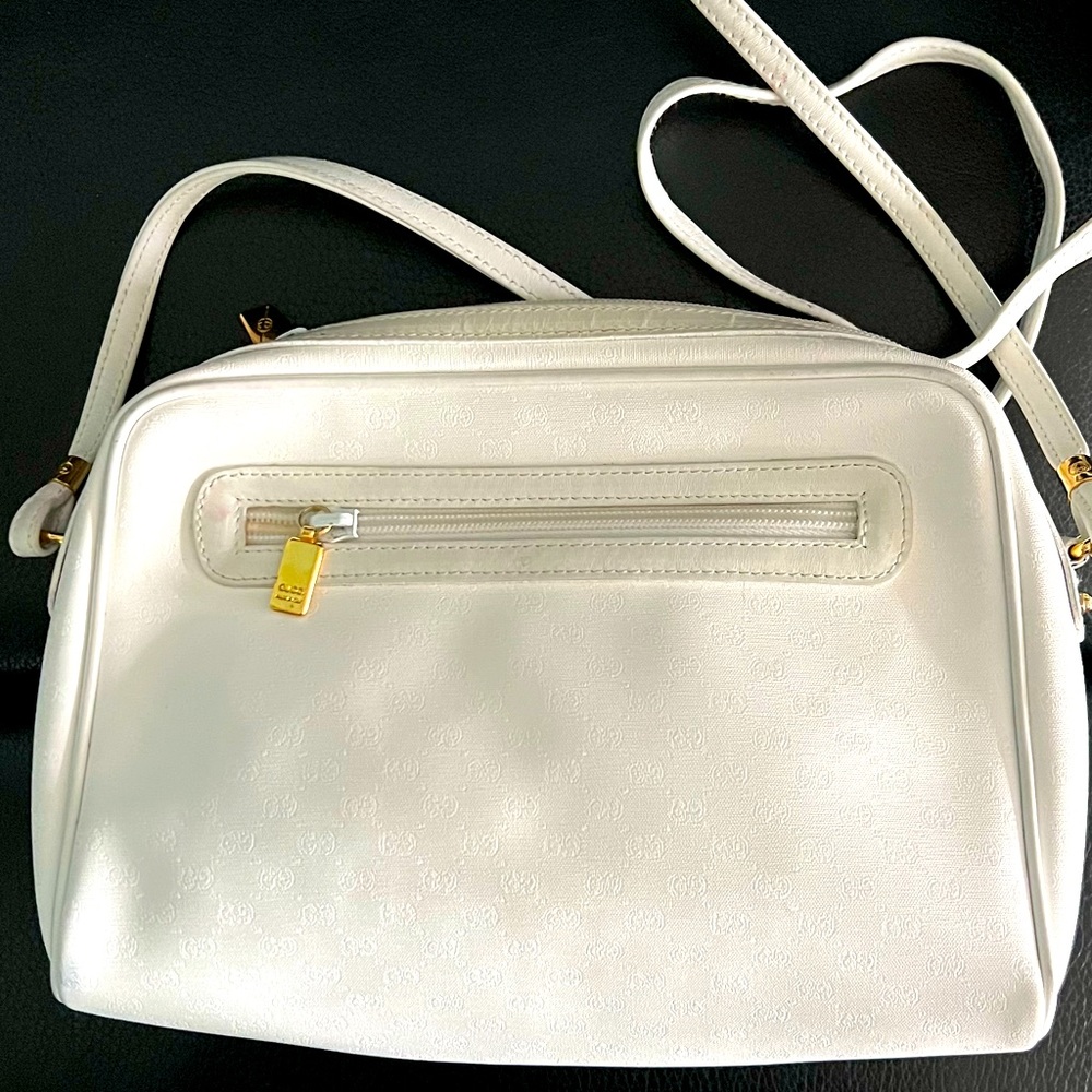 AUTHENTIC VINTAGE GUCCI WHITE ON WHITE WITH GOLD ZIPPER VINTAGE CONDITION